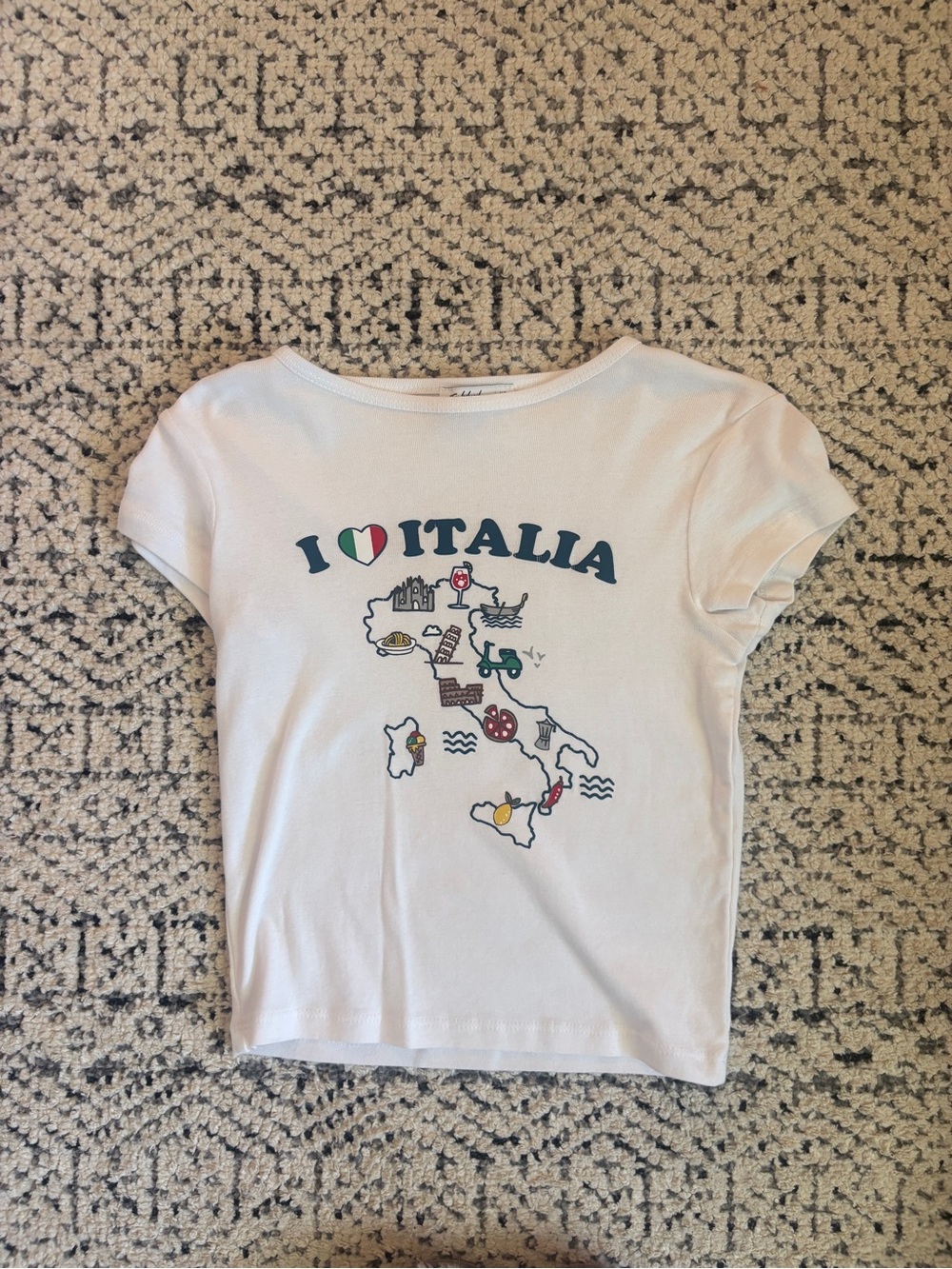 Subdued “I ❤️ Italia” cropped shirt